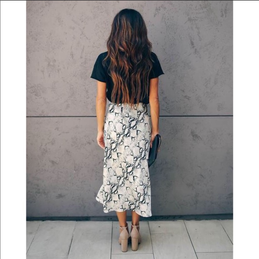 *SOLD*| VICI Azalea Snake Print Midi Skirt Medium - Picture 3 of 5